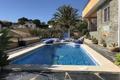 Image de Grande villa de luxe, wifi gratuit, piscine et parking privé. vue sur la mer.