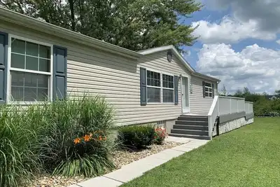 Image de Waterfront 3 Bedroom 2 Bath Home avec Dock!