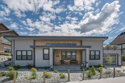 Image de Marié avec des enfants au lac Chelan Lookout Locations de Vacances