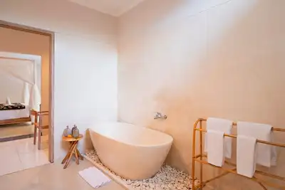 Image de Spacieuse villa 1 chambre avec piscine privée