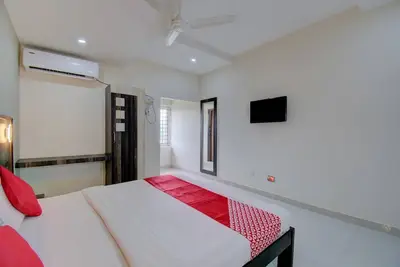 Image de Chambre classique décorée de façon simple et confortable à Kumbakonam