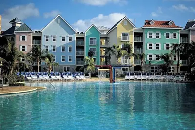 Image de Villa Harbourside de trois chambres à coucher. Tous les accès Atlantis! Plus de 450 avis sur Vrbo!