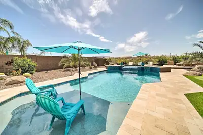 Image de Maison haut de gamme Goodyear avec piscine de style complexe!