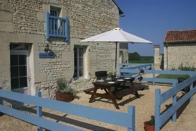 Image de Superbe gîte de 3 chambres récemment rénové avec piscine à la frontière Loire / Vienne