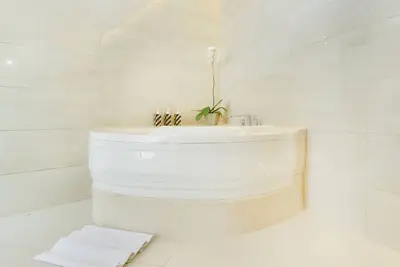 Image de Villa à deux chambres à Canggu avec une piscine privée