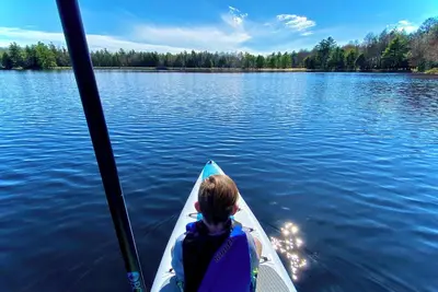 Image de Ski + Waterpark Retreat ★ Lakeside Renovated Modern 3 Bed 2. 5 Bath ★ Crested Falcon