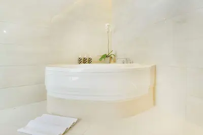 Image de Villa à deux chambres à Canggu avec une piscine privée