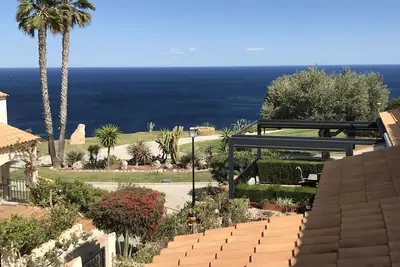 Image de Belle maison de ville de 3 chambres avec vue sur la mer