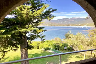 Image de Appartement vue mer et montagnes, à l’étage