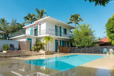 Image de Villa Anthalo et sa grande piscine chauffée, à 2 pas du lagon