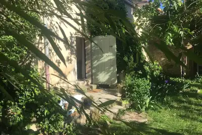 Image de Un écrin de verdure au cœur d’un village provençal au pied du Luberon