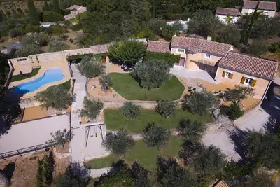 Image de Maison de caractère avec piscine à proximité de Vaison la romaine