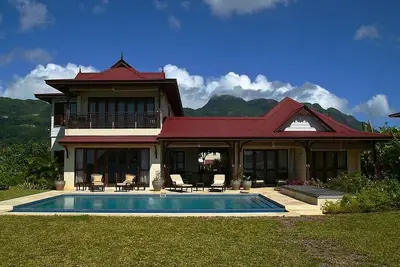 Image de Villa élégante de 03 chambres décorée avec piscine et vue sur l'océan