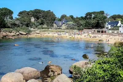 Image de Appartement mansardé avec terrasse à 100m de la Plage St-Guirec, Ploumanac'h