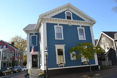 Image de Essex 2 Chambres 2 Bain-Centre Ville. Situé sur Petticoat Row au 30 rue Centre.