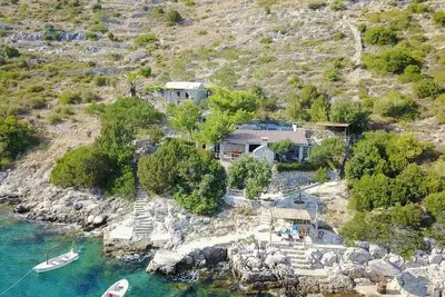 Image de Maison de pêcheur près de la mer Baie Splilice - Špiljice, Brac (K-17031)