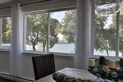 Image de Superbes vues sur le lac depuis chaque pièce!