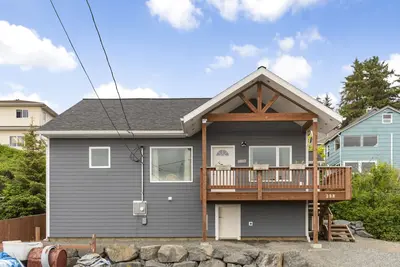 Image de \"Sitka Harborview\" | Centre-ville de Sitka | Vues sur l'eau!