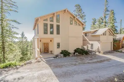 Image de Cloud Nine, vues majestueuses, maison de luxe à Cloudcroft!