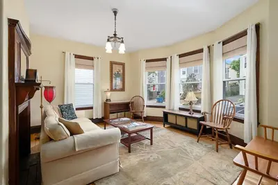 Grand premier étage avec 3 chambres à coucher dans l'est de l'île, près de l'eau, des parcs et du centre-ville