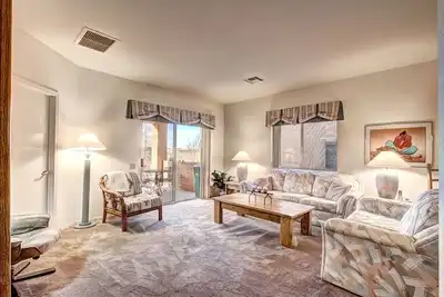 Image de Maison de ville privée, belle et spacieuse