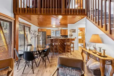 Image de Chalet incliné acceptant les animaux de compagnie 3br près du ski, randonnée. Casino et restaurants