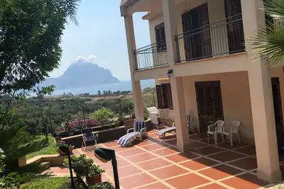 Image de Villa Aileen dans un jardin subtropical près de la plus belle plage d'Italie