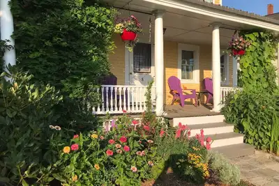 Image de 3 Br 1 Ba Cottage ★ Charme rustique ★ Confort moderne