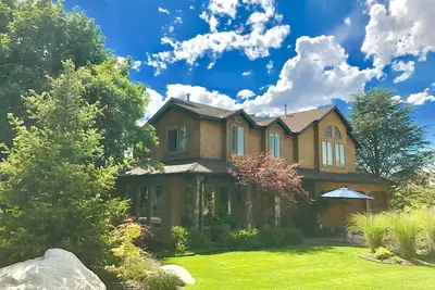 Image de Belle maison exécutive nichée dans les contreforts de Wasatch