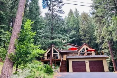 Image de Maison Graeagle dans les arbres, endroit idéal pour recevoir famille et amis