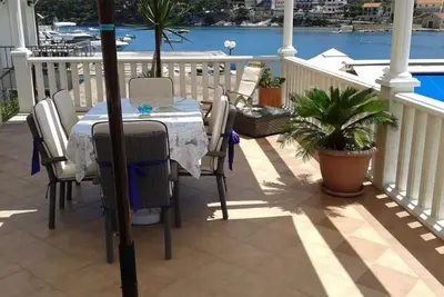 Image de Appartement de trois chambres avec le balcon et la vue sur le mer Jelsa, Hvar (A-2067-c)