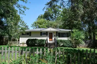 Image de Cozy Cottage à seulement quelques pas du centre-ville de Brevard!