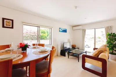 Image de Une maison privée située à 3 minutes à pied de la plage d’Okinawa. WiFi gratuit complet, animal Ok.