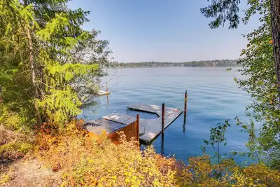 Image de Nouveau! Hillside Home w / Dock, 10 min Ă Coeur d'Alene