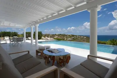 Image de Villa de 3 chambres avec vue imprenable sur l'océan et l'île, longue piscine chauffée et belvédère