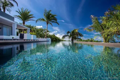 Image de Villa luxueuse avec cinq chambres, décorée sur le thème des cinq marques de luxe, piscine chauffée de 14 pieds de long