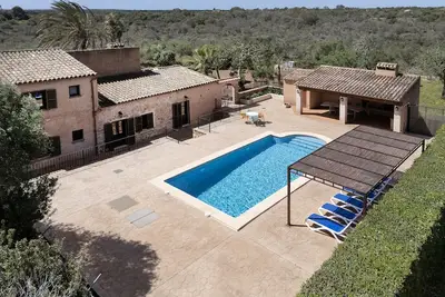 Image de Maison pour 6 personnes avec barbecue, piscine, terrasse et wifi gratuit