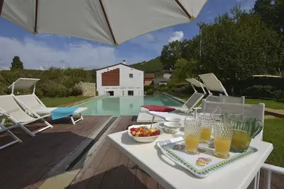 Image de Villa à Vorno avec 5 chambres à coucher, 10 couchages