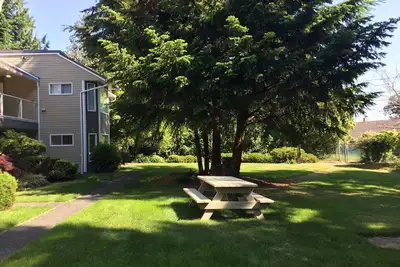 Image de Unité de 2 chambres la plus proche de la rampe d'accès à la plage Location À Long Terme Disponible Oct-Mar