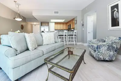 Image de Condo de villégiature rafraîchissant avec balcon privé et commodités! 🌴