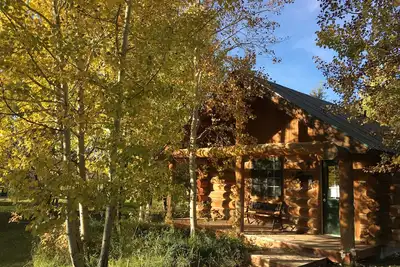 Image de Peaceful & Quiet 2q Cabine en bois w 3/4 Bain et Kitchenette