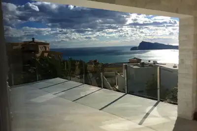 Image de Villa De Design INTÉRIEUR Exclusif Avec Vues Fantastiques Sur La Mer Et La Montagne
