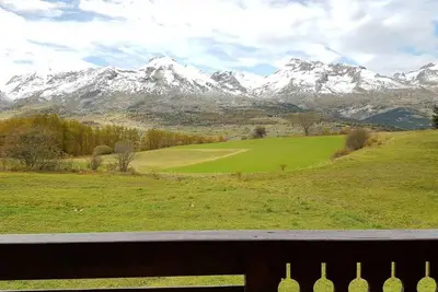Image de Rez-de-chaussée, vue montagne, terrasse, parking, télévision, casier à ski, 36m², La Joue du Loup
