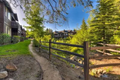 Image de Belle Truckee Condo W / Hot Tub; À 1 km du centre-ville