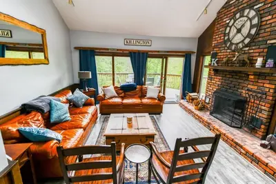 Image de Chalet de ski sur la montagne avec bain à remous, sauna et cheminée