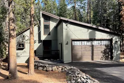 Cute Tahoe Donner Home avec accès Hoa