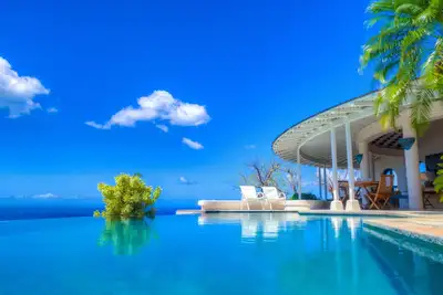 Image de Villa exotique avec vue magnifique sur l'océan et grande piscine