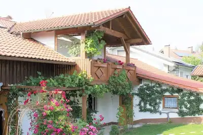 Image de Appartement calme Og avec deux balcons et un poêle en faïence au cœur de la forêt bavaroise