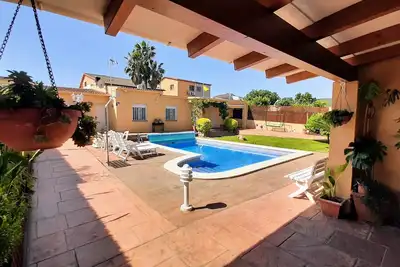 Maison avec piscine privée et barbecue