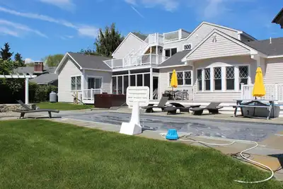 Image de Weekapaug Maison de vacances avec piscine et bain à remous